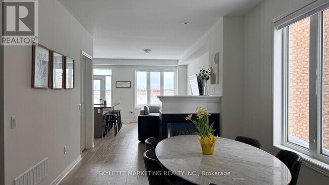 Photo du bâtiment - 83 Picardy Dr