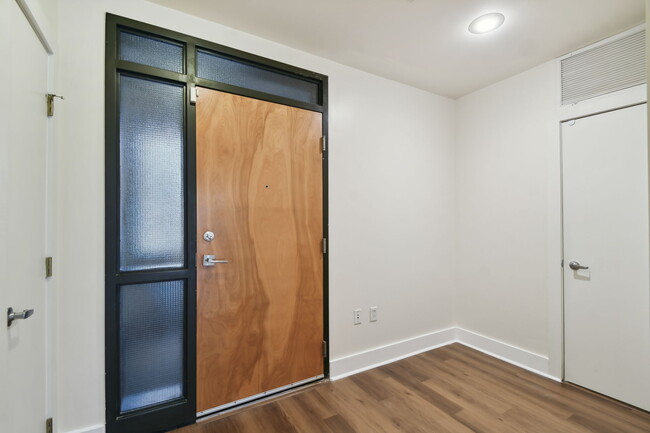 Building Photo - 1501 Doyle Carlton Dr