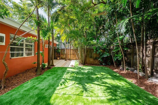 Building Photo - 2922 SW 30th Ct  B Coconut Grove Fl 33133