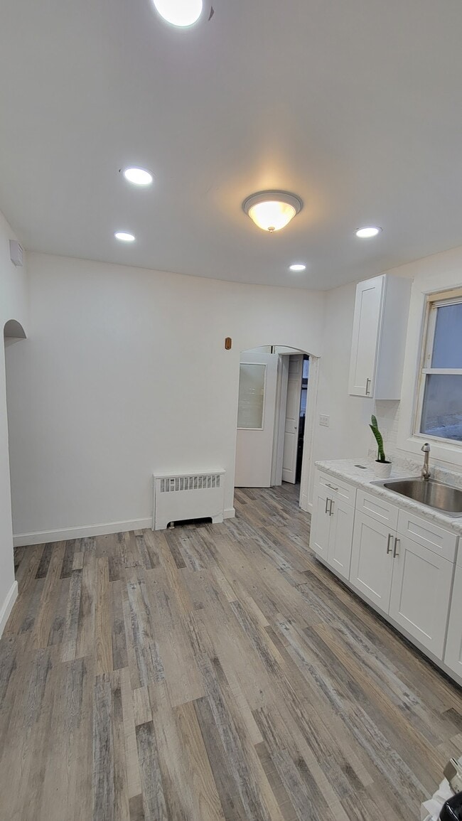 Building Photo - 7411 Park Ave