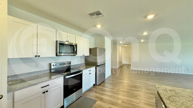 Building Photo - 1308 E Tuscany St