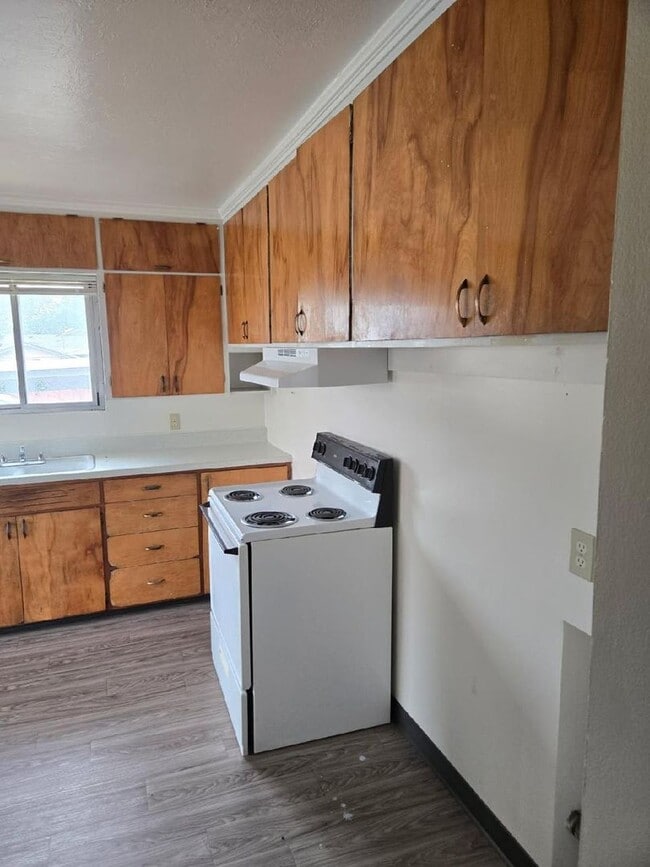 Building Photo - 2 bedroom 1 bath Apartment - 91 NW 8th St