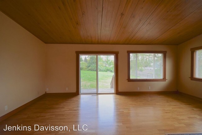 Building Photo - 3 br, 2 bath House - 4108 SE Risley Ave