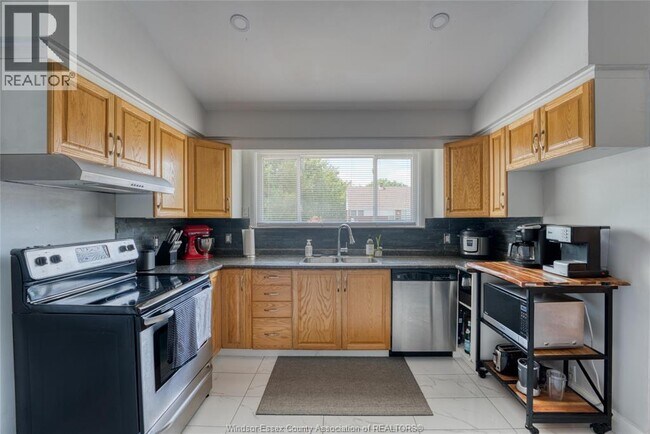 Building Photo - 3790 Rockwell Blvd