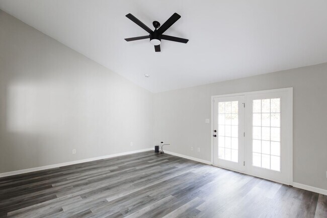 Foto del edificio - Knoxville 37921 - 2 bedroom, 2.5 bath Town...