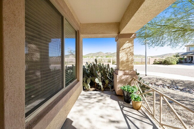 Front Patio Mountain Views - 2404 W Silver Sage Ln