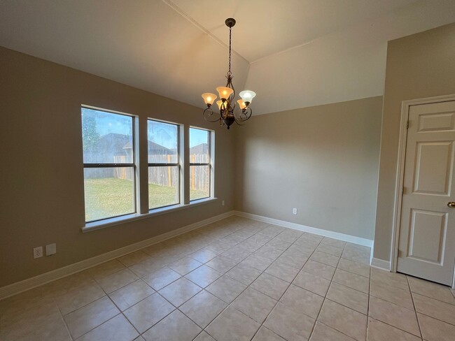 Foto del edificio - BELLE ROSE AT LEGACY! HURRY WONT LAST LONG!