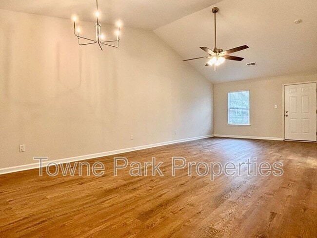 Building Photo - 327 Greendale Pl