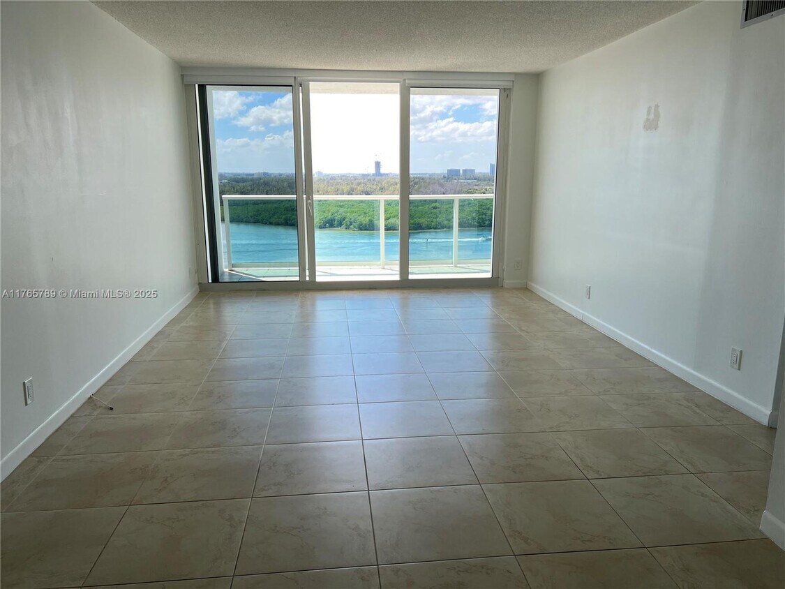 Foto principal - 100 Bayview Dr