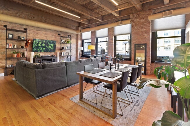 Foto del edificio - 400 S Green St