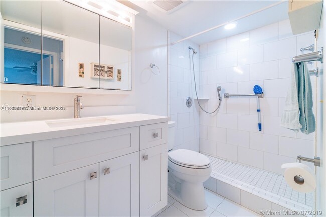 Building Photo - 7215 Miami Lakes Dr