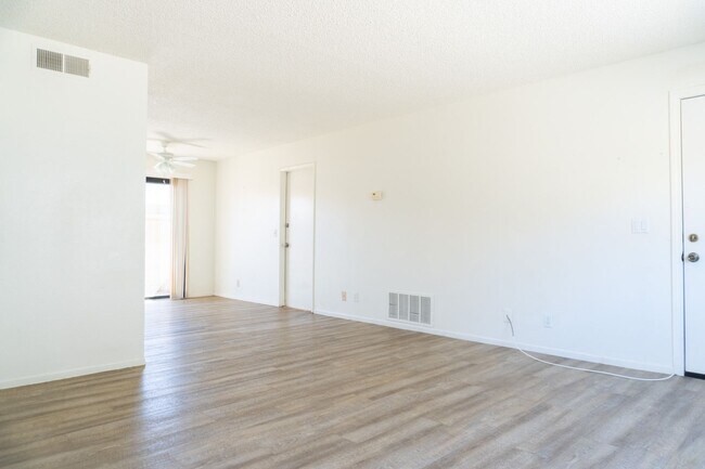 Foto del edificio - PLACE-1024 W Atkins Ave