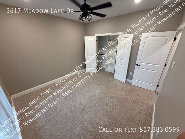 Foto del edificio - 3617 Meadow Lake Dr