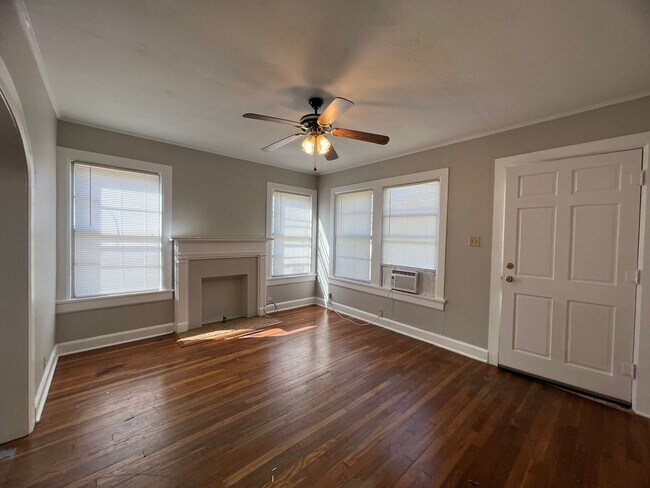 Foto del edificio - 215 E Rutherford St