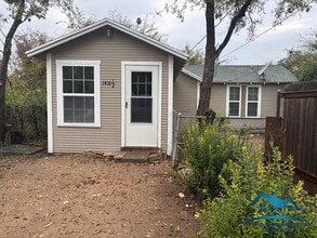 Building Photo - 1418 S Van Buren St