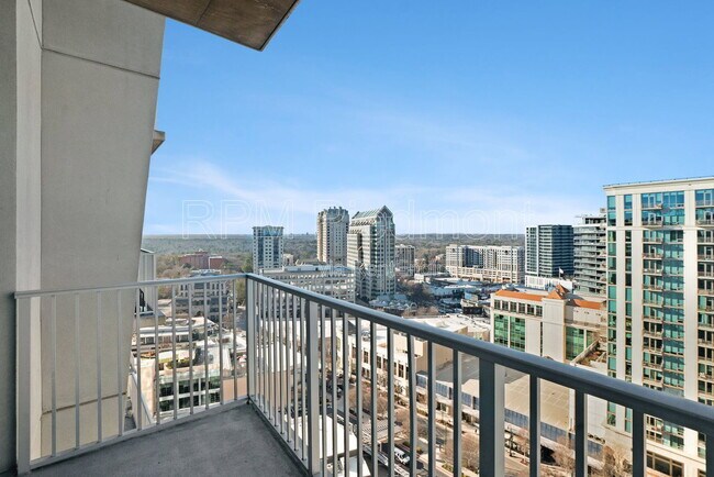 Foto del edificio - 250 Pharr Rd NE