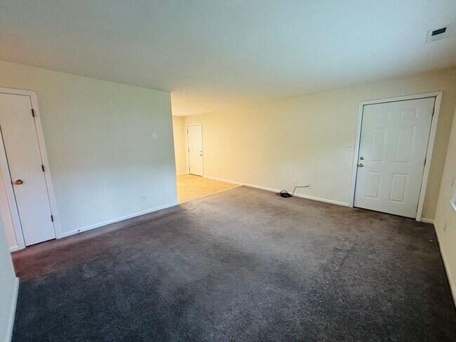 Foto del edificio - 3 Bedroom, 2 Bath Duplex