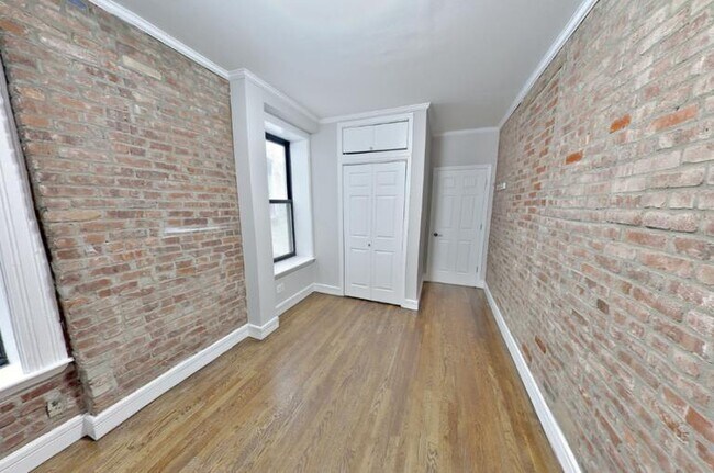 Foto del edificio - 336 E 18th St