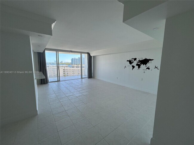 Foto del edificio - 18021 Biscayne Blvd