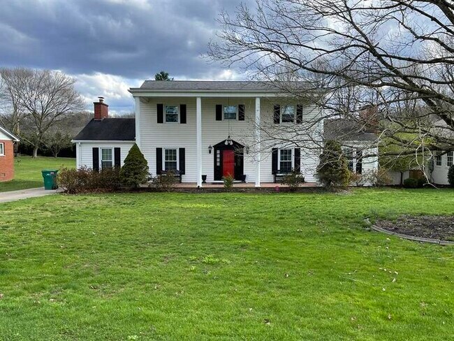 Foto del edificio - 1065 E Highland Dr