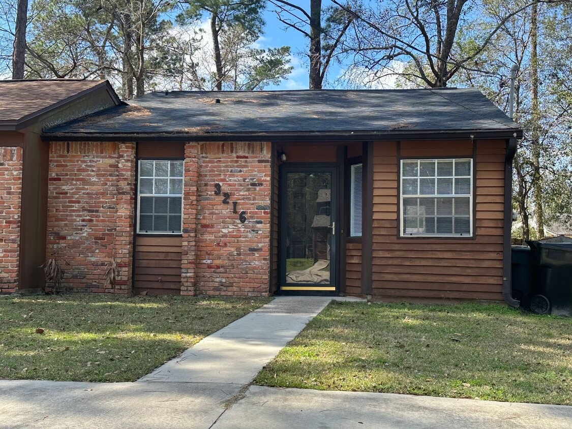 Primary Photo - NE TOWNHOME IN ARBOR HILLS