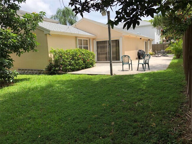 Foto del edificio - 9834 SW 117th Ct