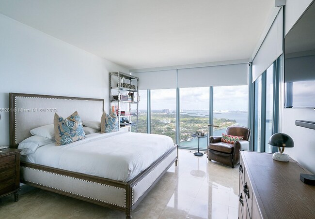 Foto del edificio - 2bed/2.5ba unit w/ breathtaking, unobstructed Bay views!