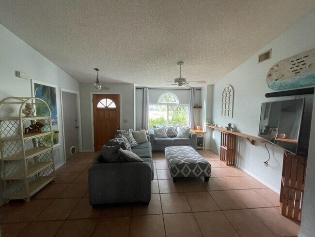 Foto del edificio - 906 Black Pine Ct