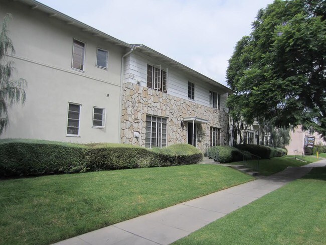 Building Photo - 1649 Rodney Dr