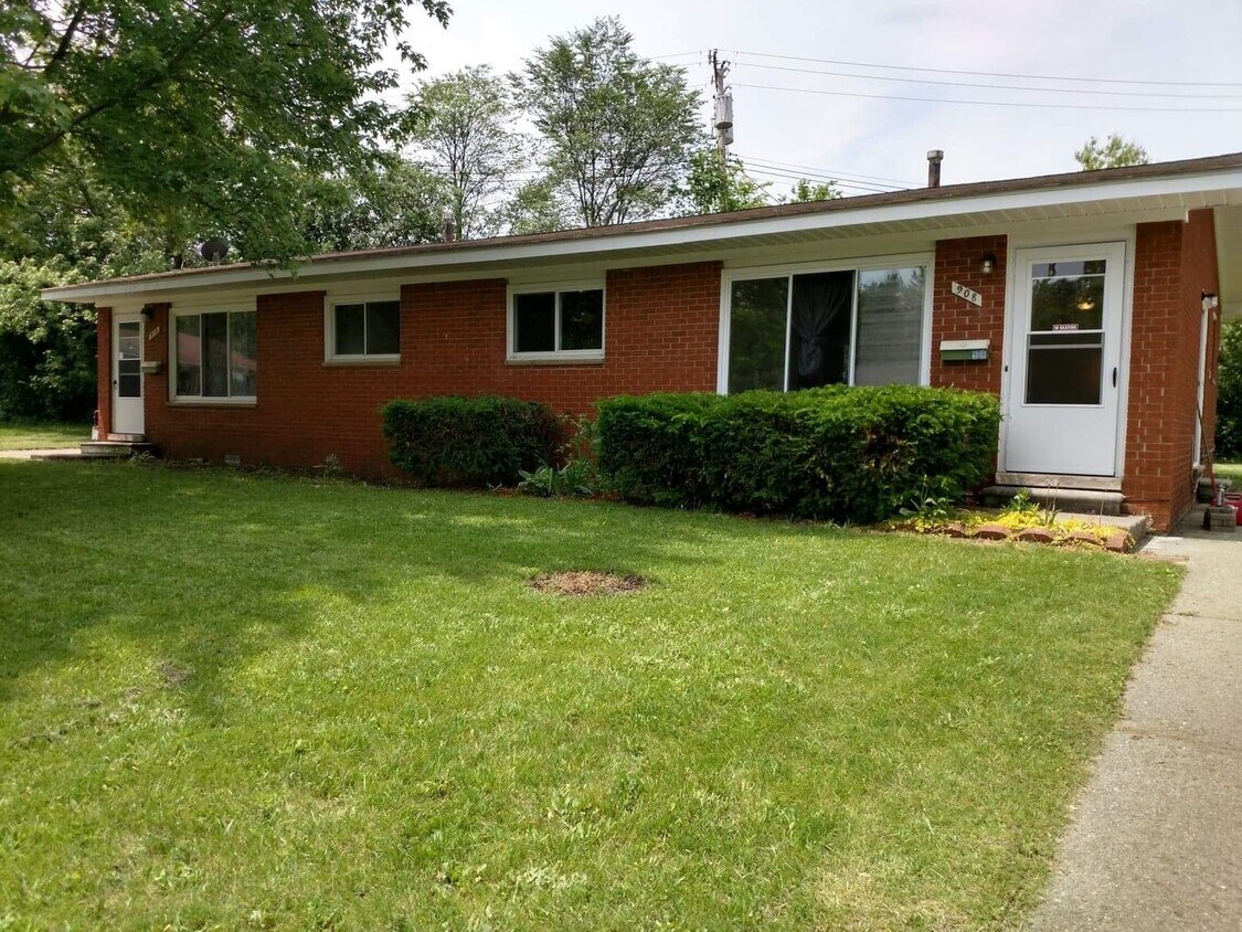 Primary Photo - 908 Evelyn Ct