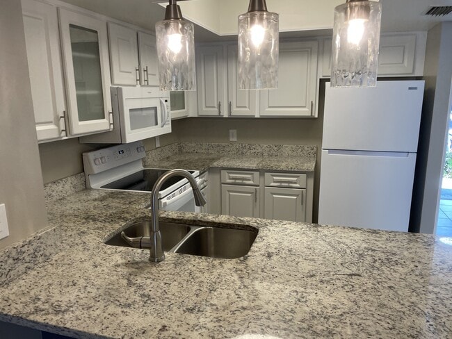 Building Photo - Bridgewater Pointe Apartments