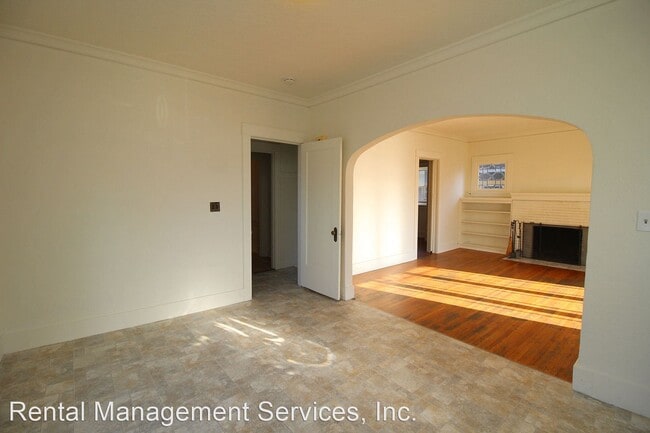 Building Photo - 7 br, 3 bath House - 1327 SE Long St