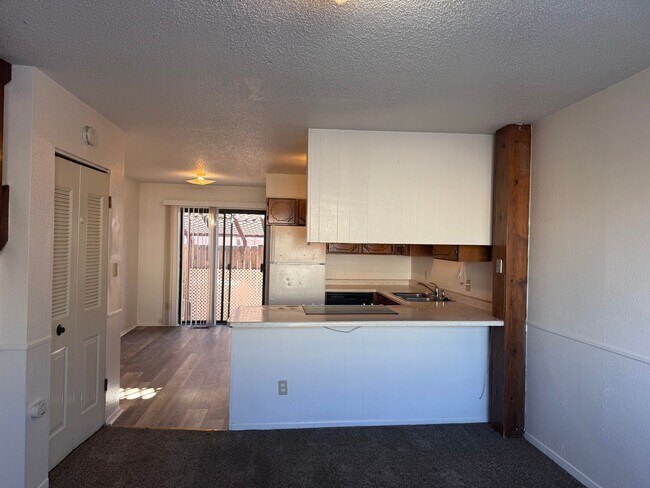 Foto del edificio - 2 Bed, 1 Bath, 2 Story Townhouse!!!