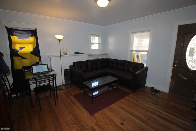 Building Photo - 5 br, 2 bath  - 916 Sybil St Apt 1 #1