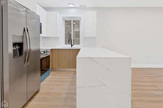 Foto del edificio - 2132 S Fairfield Ave