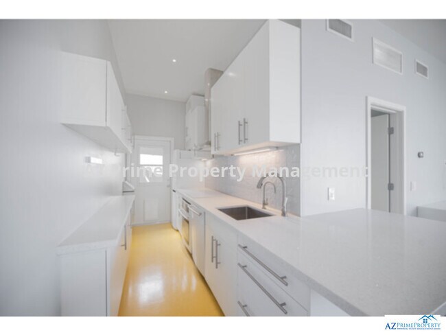 Building Photo - wow! absolutely gorgeous and rare opportun...