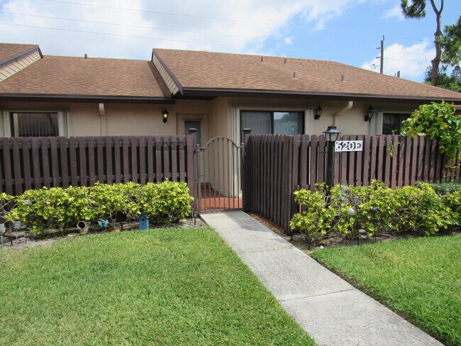 Foto del edificio - 620 Sea Pine Way