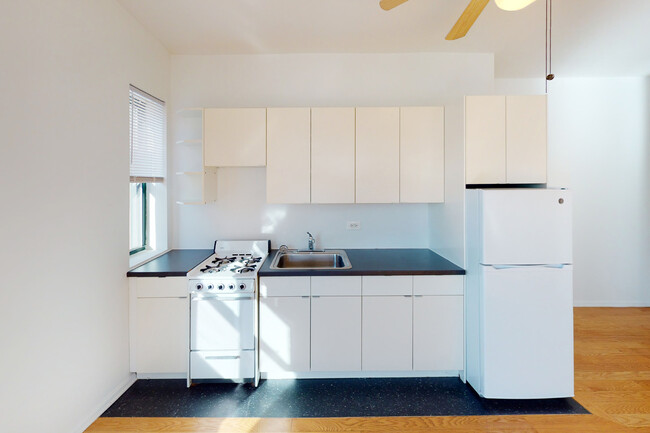 Kitchen - 5500 S. Cornell Avenue