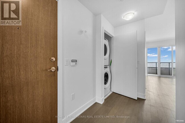 Photo du bâtiment - 30 Shore Breeze Dr