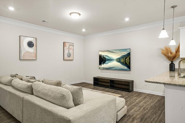 Building Photo - 2070 Ravencliff Dr