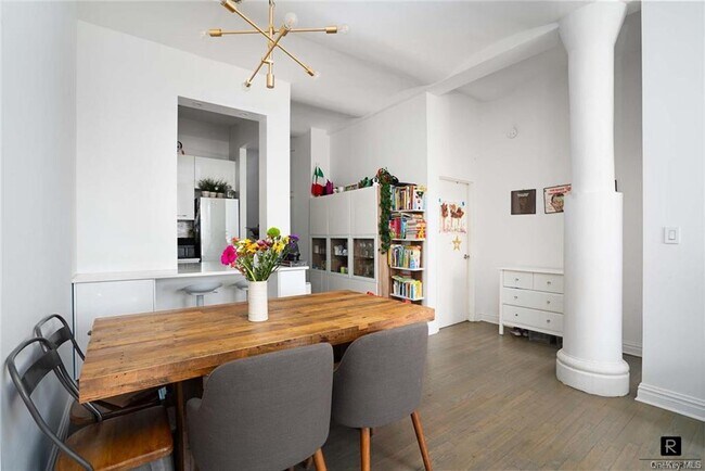 Foto del edificio - 312 E 23rd St