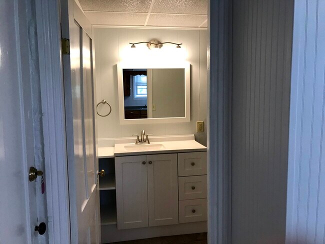 looking into bathroom - 51 Stage St