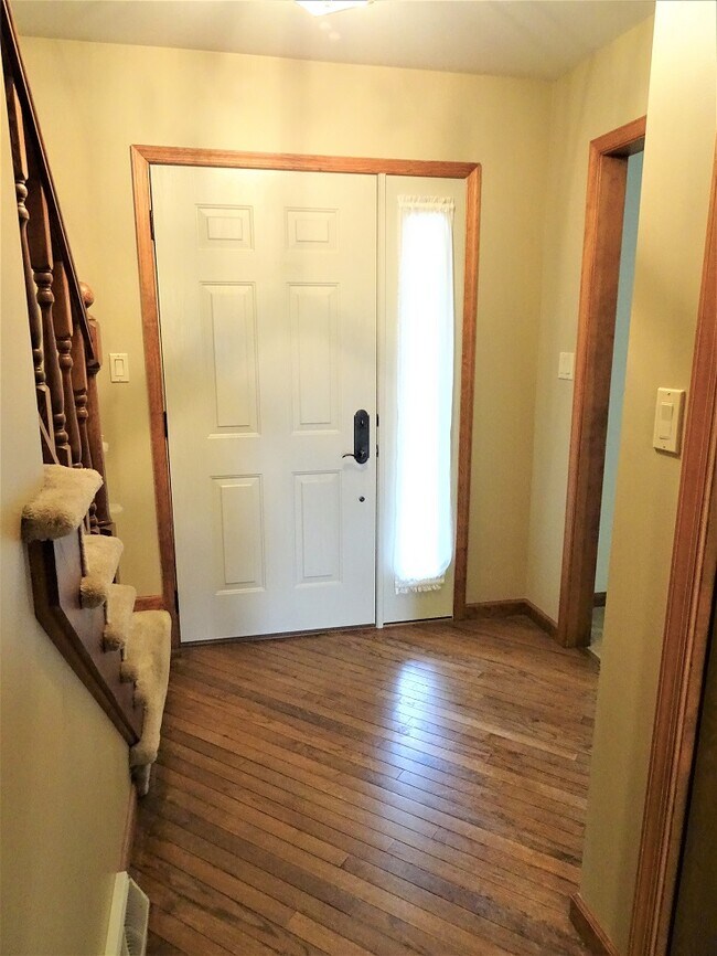 Foto del edificio - 957 Forest Hill Rd