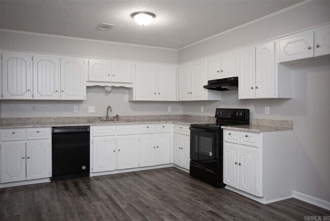Building Photo - 300 Bellewood Ln
