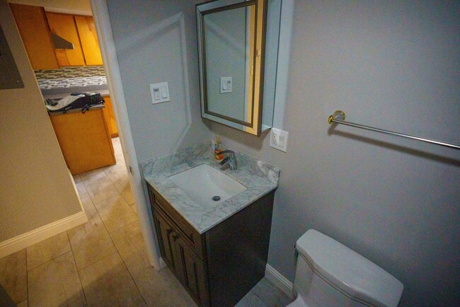 Foto del edificio - In-Unit Laundry! Spacious 1-Bedroom, 1-Bat...