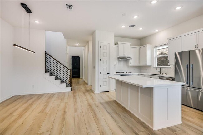Foto del edificio - 253 Darley Oak Dr