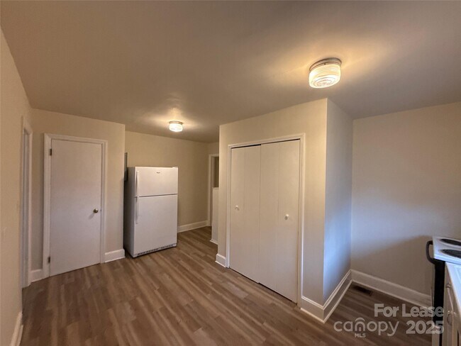 Foto del edificio - 1522 Browns Ave