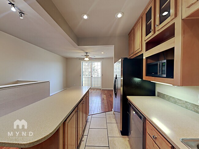 Building Photo - 425 Harriet Ln