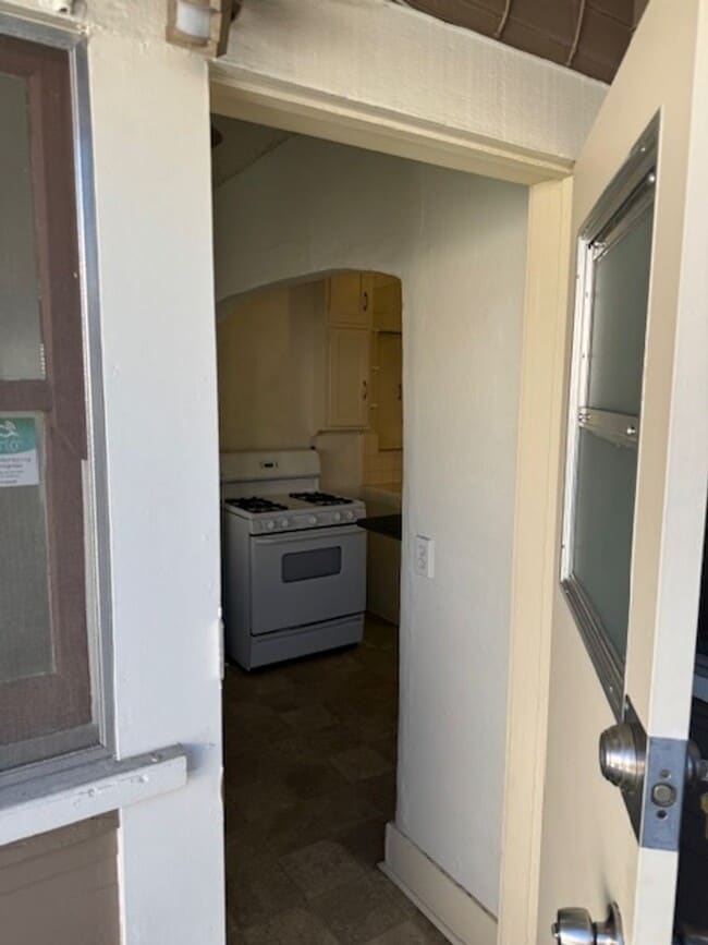 Foto del edificio - 3811 E 10th St