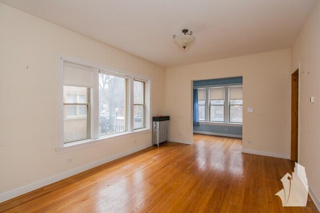 Building Photo - 4712 N Winchester Ave